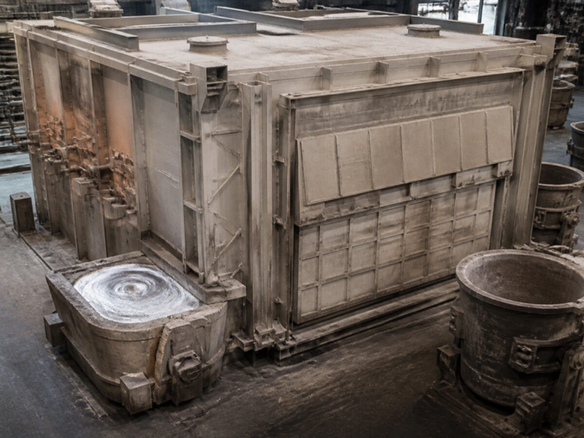Holding Furnace with Sidewell / Vortex