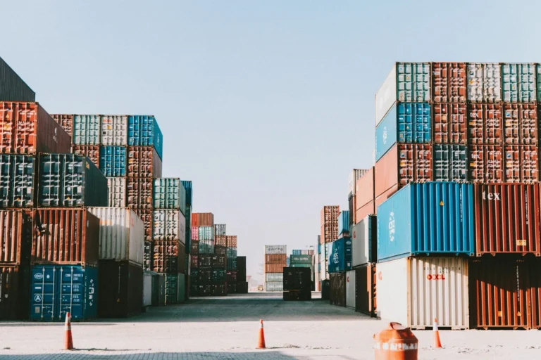 Section 232 aluminum derivative products list 2026: a large amount of containers are stacked on top of each other
